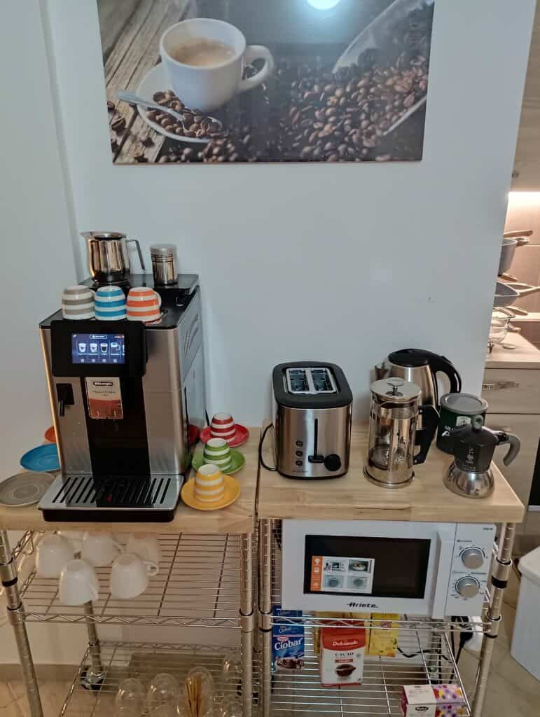 Kostenloser Kaffee, Cappuccino und Tee. https://terrasinipalermovacation.com
Terrasini Apartment für 8 Personen